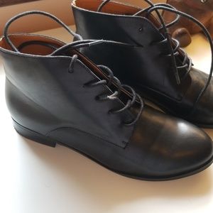 Booties size Size 9 Urban Outfitters